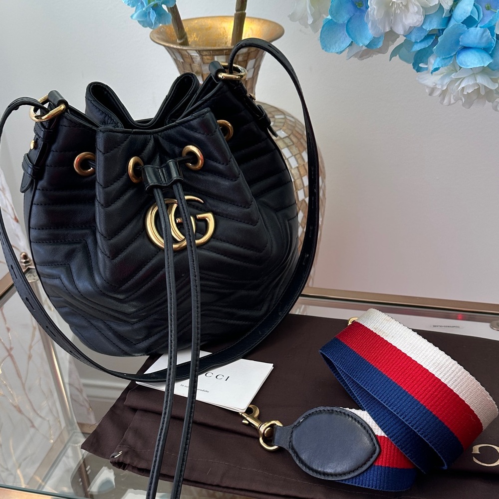 Authentic Gucci Black Leather Bucket Bag with card holder - Picture 3 of 16